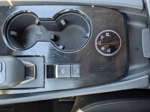 Used 2025 Nissan Rogue SV AWD/4WD image 12