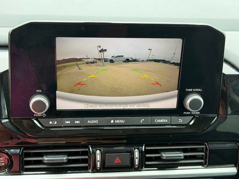 Used 2025 Nissan Pathfinder SV FWD image 32