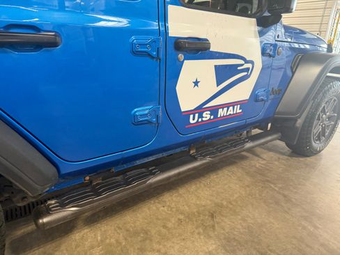Used 2024 Jeep Wrangler Unlimited Sport AWD/4WD image 7