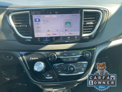 Used 2025 Chrysler Pacifica Select FWD image 17