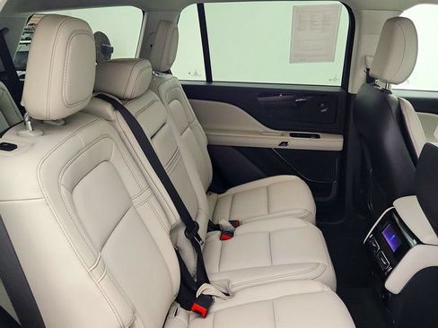 Used 2026 Lincoln Aviator Reserve AWD/4WD image 21