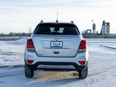 Used 2020 Chevrolet Trax LT w/ LT Convenience Package image 6
