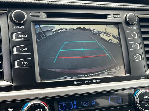 Certified 2019 Toyota Highlander Plus FWD image 20