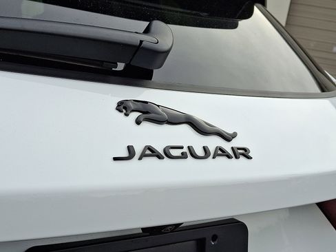 Used 2022 Jaguar F-PACE SVR image 29