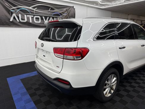 Used 2017 Kia Sorento LX image 3