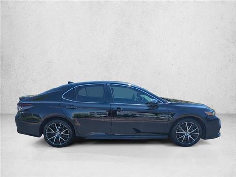 Used 2023 Toyota Camry SE FWD image 4