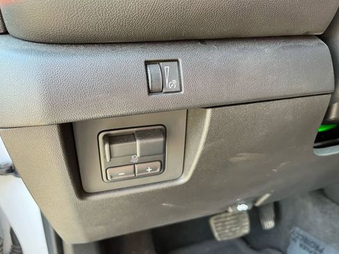 Used 2024 Chevrolet Colorado LT w/ LT Convenience Package III image 21