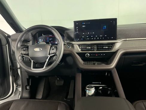 Used 2025 Ford Explorer Platinum w/ LUX Leather Package image 16