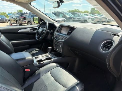 Used 2019 Nissan Pathfinder SL AWD/4WD image 18