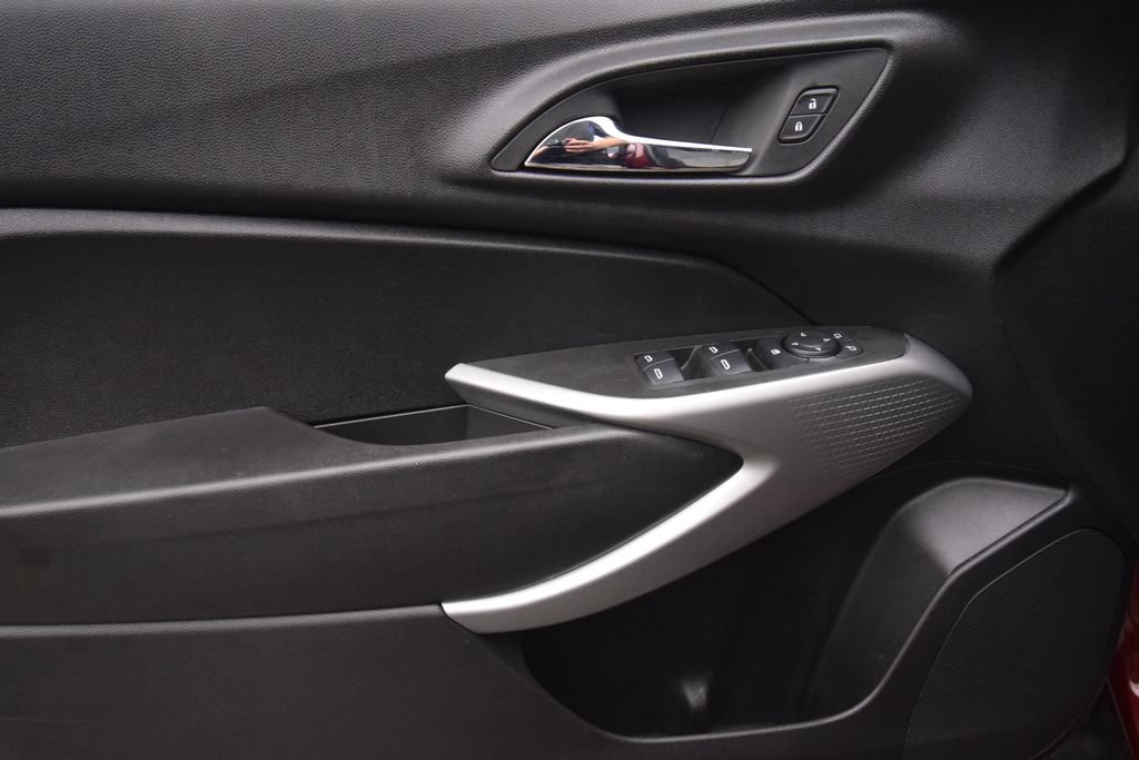 Used 2024 Chevrolet Trax RS w/ Driver Confidence Package FWD image 20