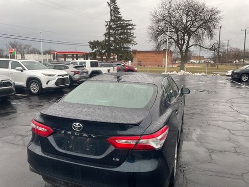 Used 2020 Toyota Camry LE image 5