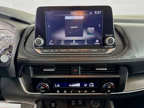 Certified 2025 Nissan Rogue SV image 15