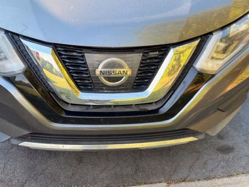 Used 2017 Nissan Rogue SV w/ SV Premium Package image 8