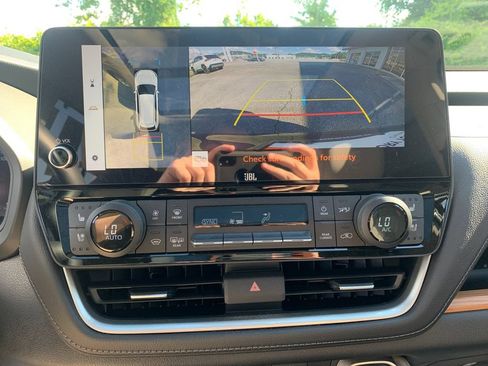Used 2025 Toyota Grand Highlander AWD image 25