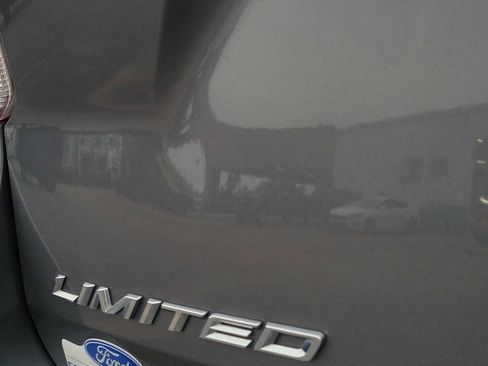 Used 2022 Ford Explorer Limited w/ Equipment Group 301A image 6