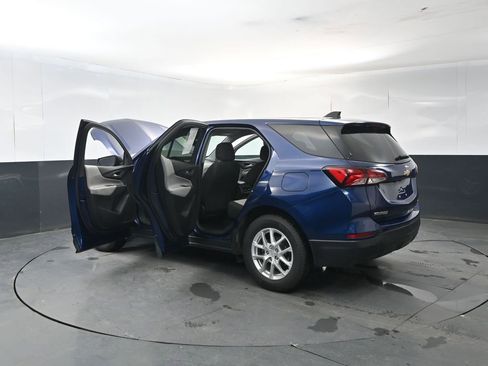 Used 2023 Chevrolet Equinox LS w/ LS Convenience Package AWD/4WD image 21