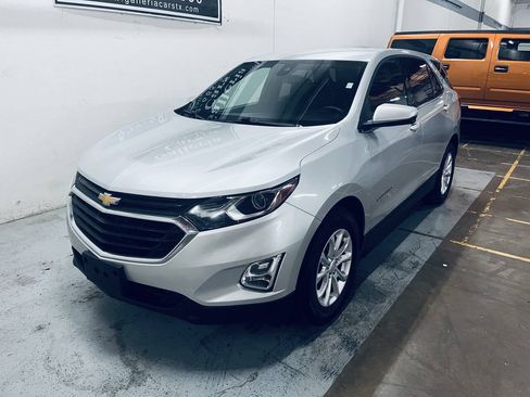 Used 2019 Chevrolet Equinox LT w/ Driver Convenience Package FWD image 3