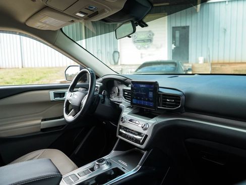 Used 2020 Ford Explorer XLT w/ Equipment Group 202A image 35