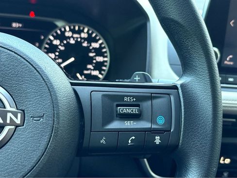 Certified 2025 Nissan Rogue SV FWD image 16