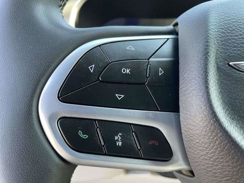 Used 2024 Chrysler Pacifica Touring-L image 20