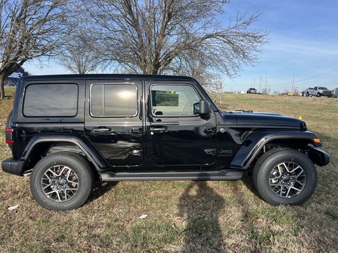 New 2026 Jeep Wrangler Sahara AWD/4WD image 4