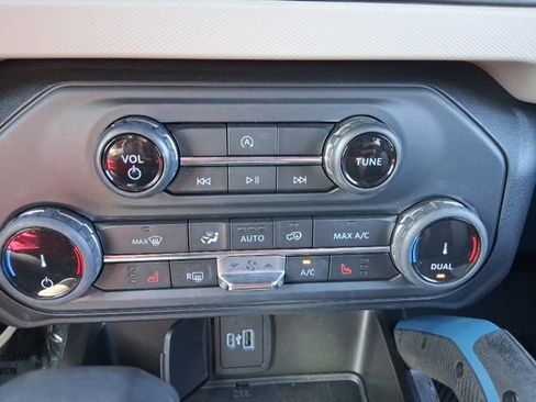 Used 2022 Ford Bronco Wildtrak image 23