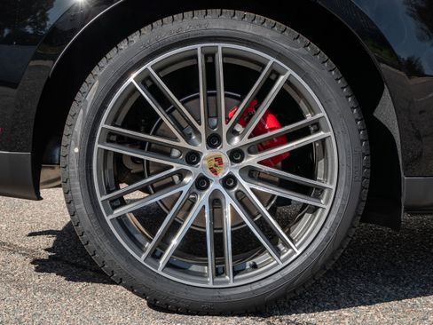 New 2026 Porsche Macan S image 17