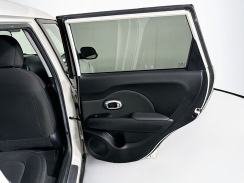 Used 2016 Kia Soul FWD image 26