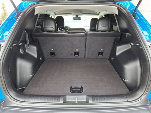 Used 2020 Jeep Cherokee Trailhawk w/ Cold Weather Group image 31