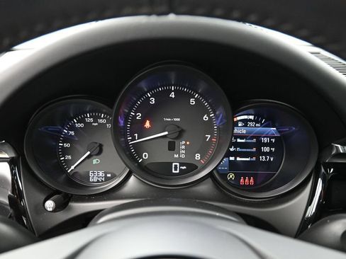Certified 2026 Porsche Macan AWD/4WD image 12