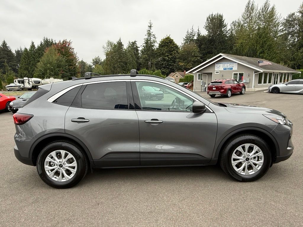 Used 2024 Ford Escape Active w/ Tech Pack #1 AWD/4WD image 6