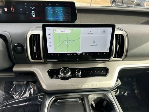 Used 2025 Ford Expedition Active image 30