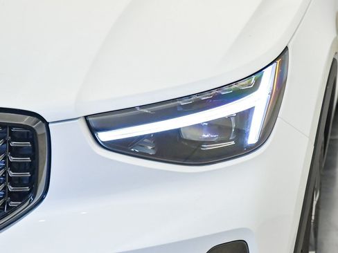 Certified 2026 Volvo XC40 B5 Plus w/ Protection Package Premier AWD/4WD image 9