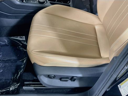 Used 2022 Volkswagen Tiguan SE AWD/4WD image 18