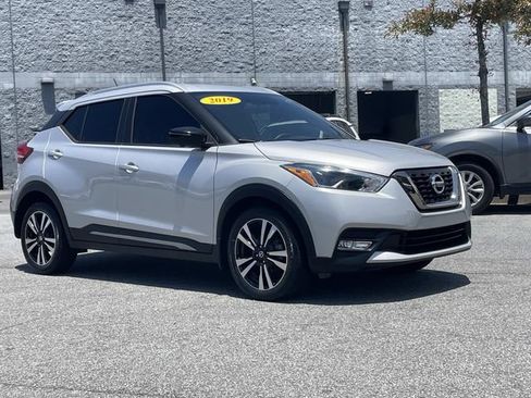 Used 2019 Nissan Kicks SR w/ SR Premium Package FWD image 1