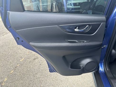 Used 2020 Nissan Rogue SV FWD image 7