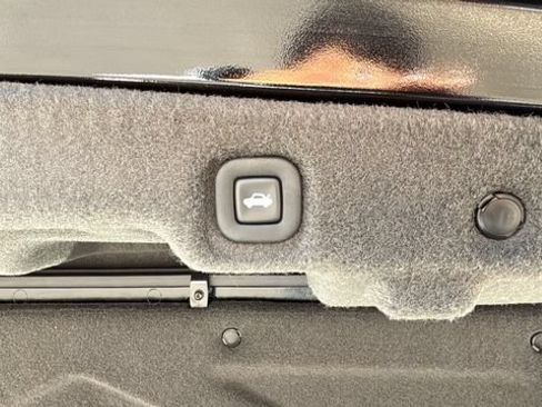 Used 2006 Cadillac XLR V RWD image 34