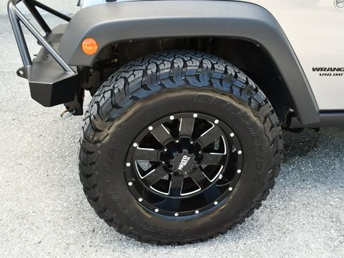 Used 2016 Jeep Wrangler Unlimited Rubicon w/ Connectivity Group AWD/4WD image 60