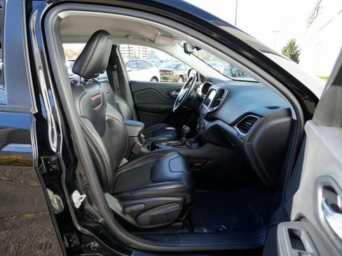 Used 2019 Jeep Cherokee Trailhawk w/ Cold Weather Group image 22