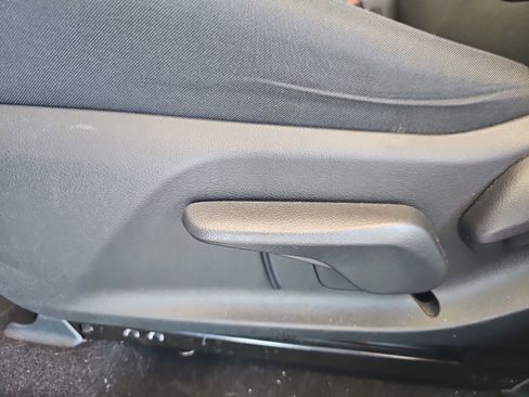 Used 2022 Toyota RAV4 LE FWD image 6