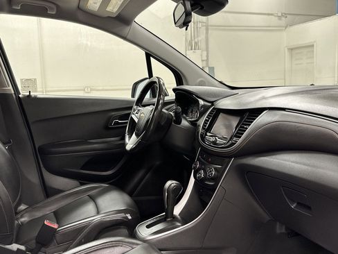 Used 2022 Chevrolet Trax LT w/ Redline Edition image 28