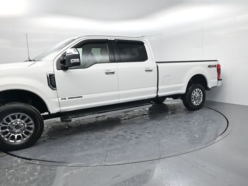 Used 2022 Ford F250 Lariat w/ Chrome Package image 4