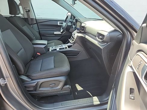 Used 2024 Ford Explorer XLT AWD/4WD image 39