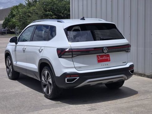 Used 2025 Volkswagen Taos SE AWD/4WD image 9