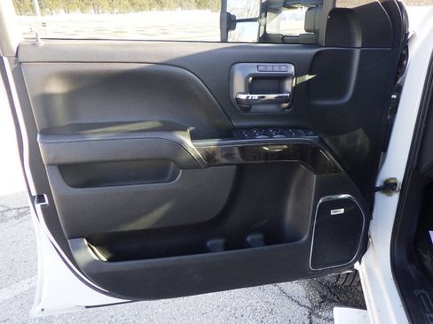 Used 2015 GMC Sierra 3500 Denali AWD/4WD image 9