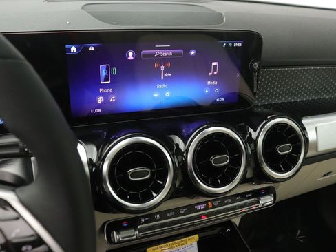 New 2026 Mercedes-Benz GLB 250 image 5