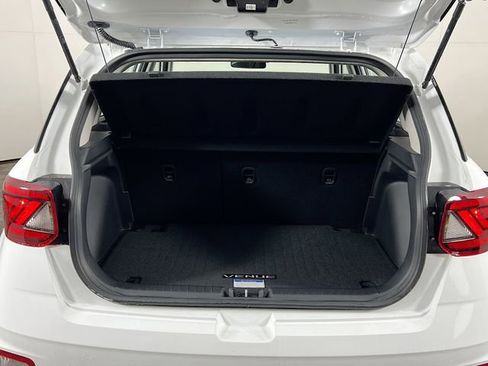 Used 2025 Hyundai Venue SEL image 25