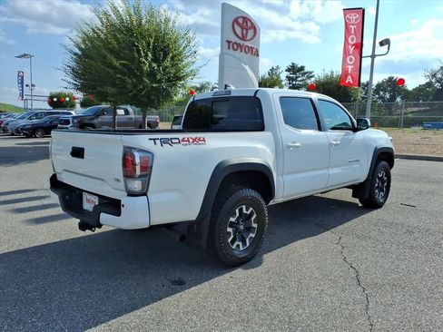 Used 2023 Toyota Tacoma TRD Off-Road w/ Technology Package AWD/4WD image 4