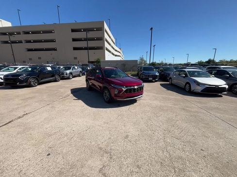 Used 2025 Chevrolet Trax LT image 16