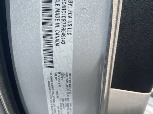 Used 2023 Chrysler Voyager LX FWD image 4
